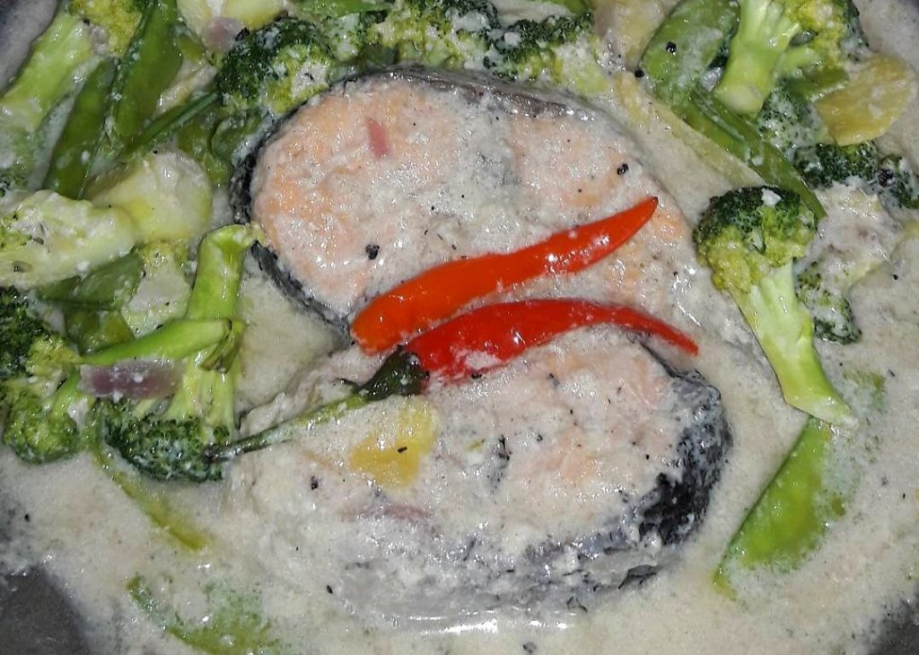 lutong bahay recipe-salmon with gata
