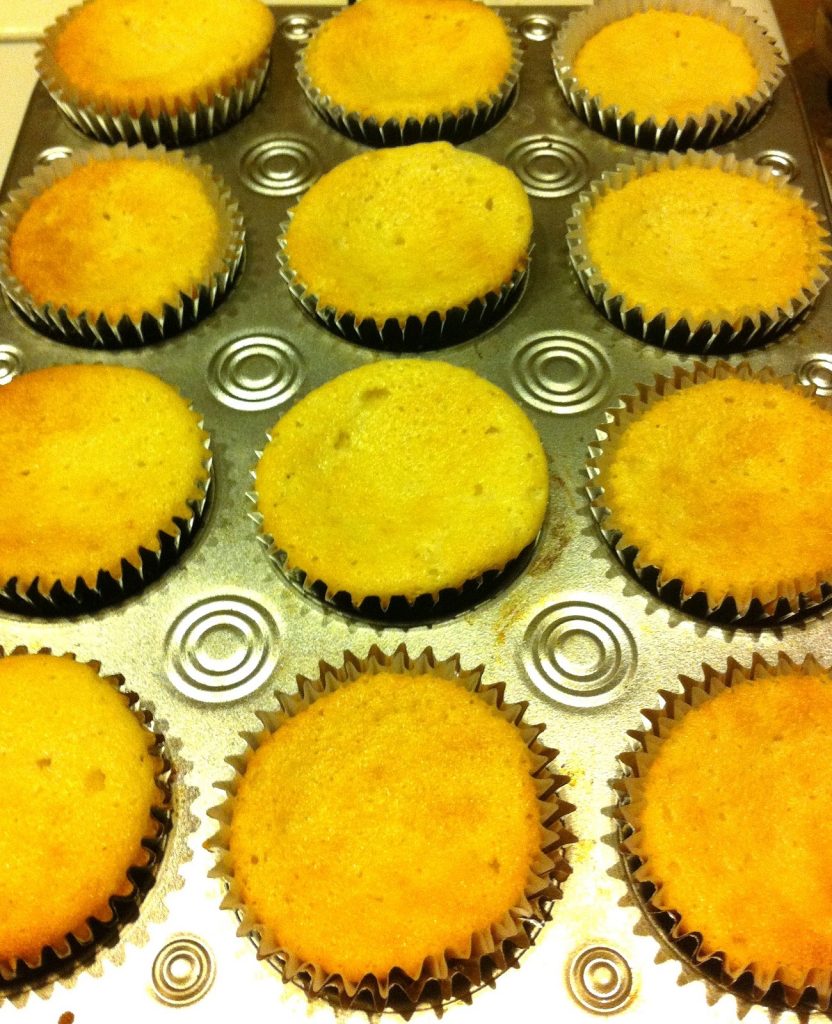 lutong-bahay-white-cupcakes-13